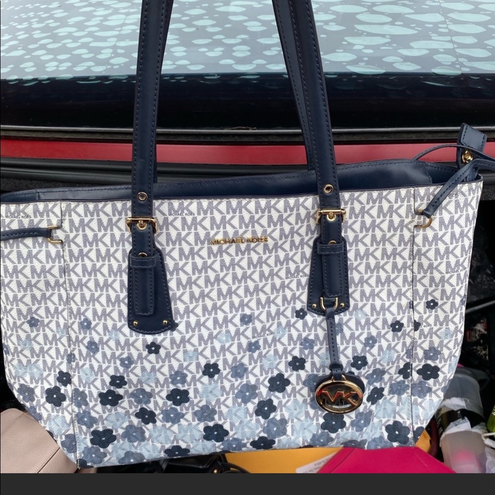Micheal kors big tote purse